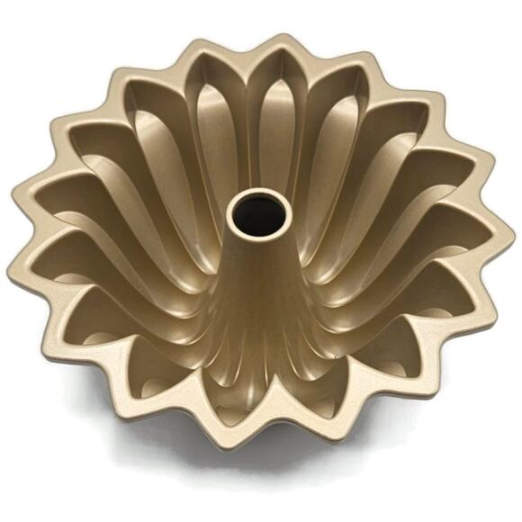 Lotus Bundt Cake Mold Pan Dessert 5 Cups Non Stick Williams Sonoma Nordic Ware - Picture 9 of 15